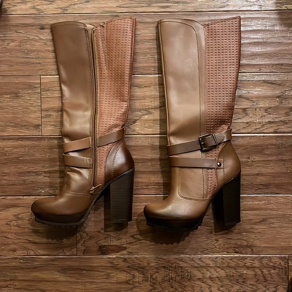 Andrea Women’s Brown Side Zipper Heeled Boots Size 5.5 - Picture 3 of 7